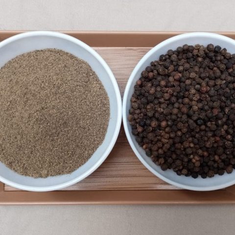 Black pepper powder